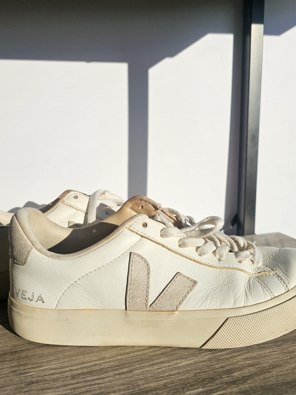 Veja Campo T2 White/Almond Leather Sneakers w/ Beige Suede V Logo Women's Size 9
